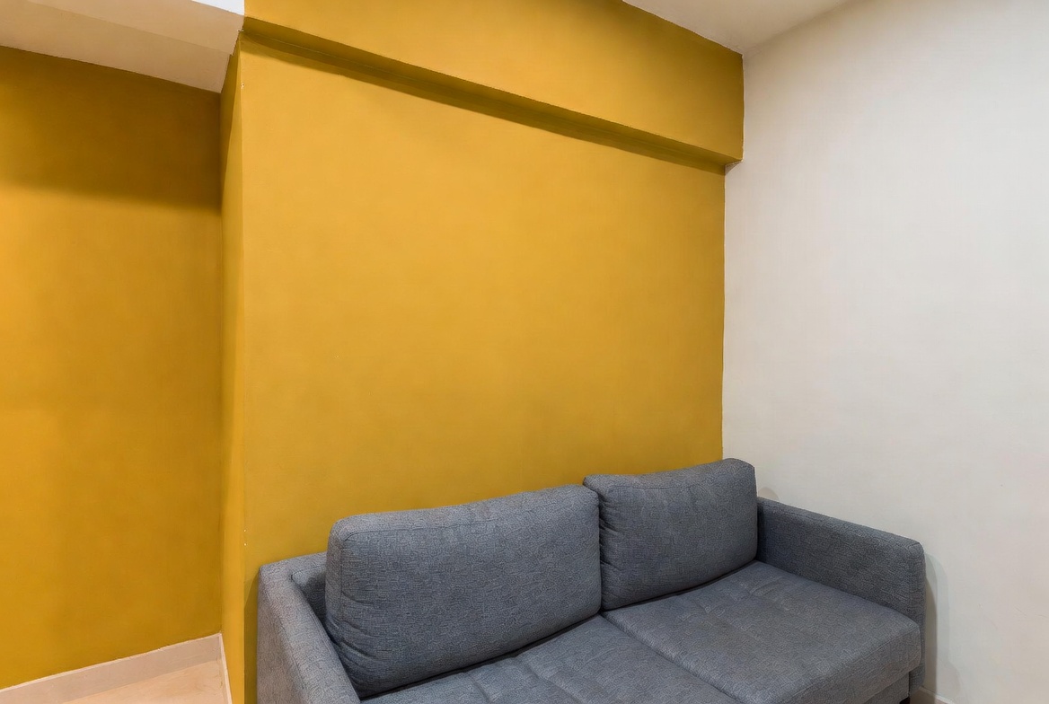 Bold accent wall colour